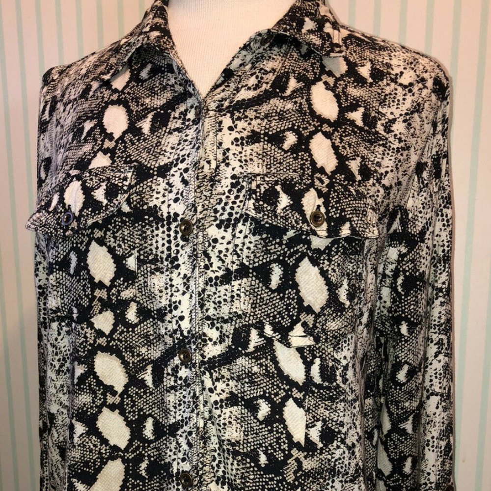 Lola P. Ladies Top Size Large